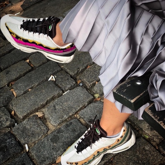WMNS Nike Air Max 95 PRM ‘Animal Floral’ - Picture 3 of 8